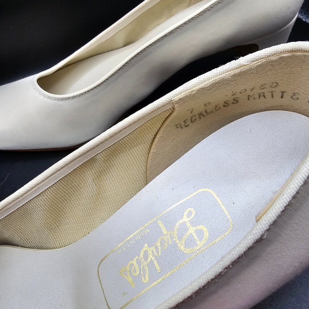 Dyeables Ivory Low-Heel Dress Shoes – Size 7 - Picture 8 of 9